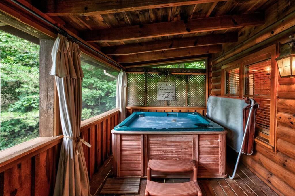 Nice View Fireplace, Hot Tub, Porch Bed, Private Sevierville Exteriör bild