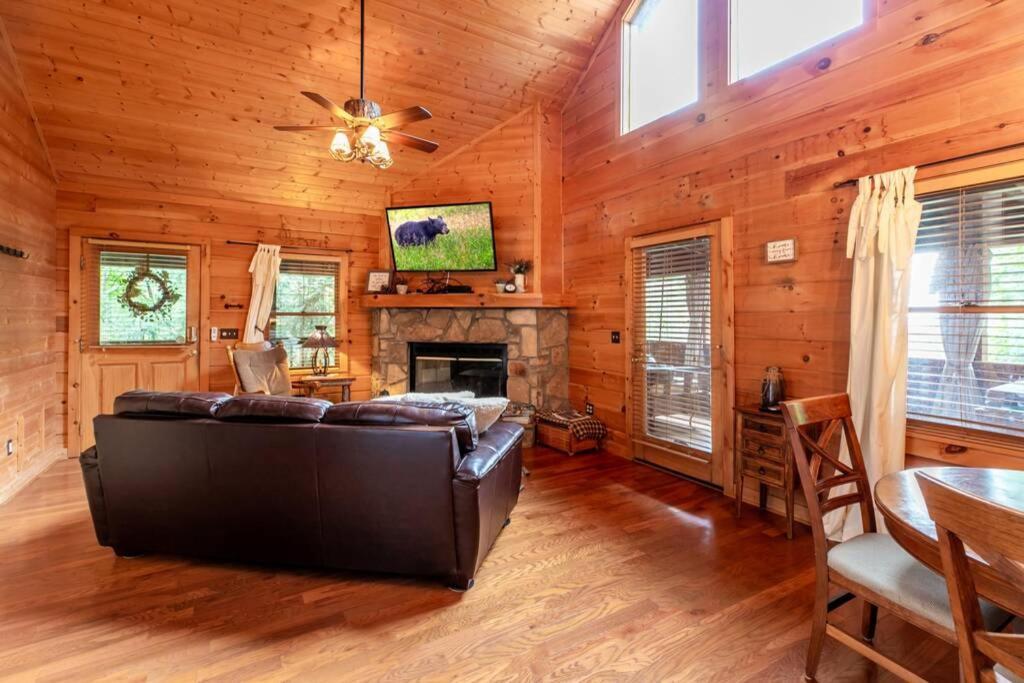 Nice View Fireplace, Hot Tub, Porch Bed, Private Sevierville Exteriör bild