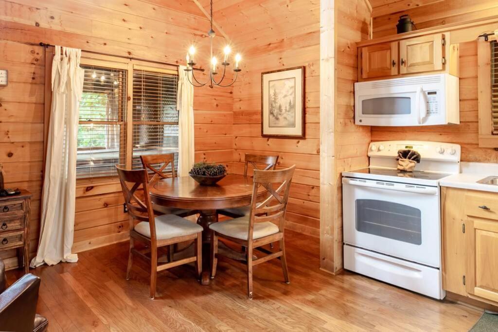 Nice View Fireplace, Hot Tub, Porch Bed, Private Sevierville Exteriör bild