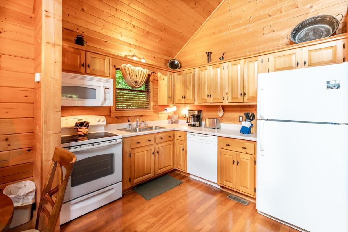 Nice View Fireplace, Hot Tub, Porch Bed, Private Sevierville Exteriör bild