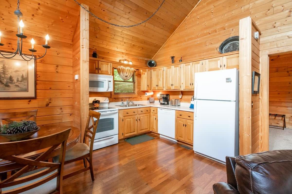 Nice View Fireplace, Hot Tub, Porch Bed, Private Sevierville Exteriör bild